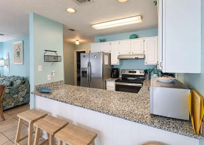 Ocean Reef 402 Steps To & Pool *