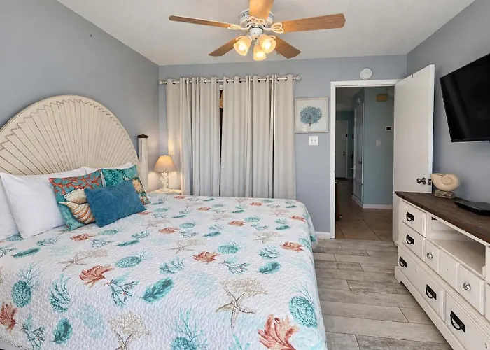 Ocean Reef 402 Steps To & Pool *