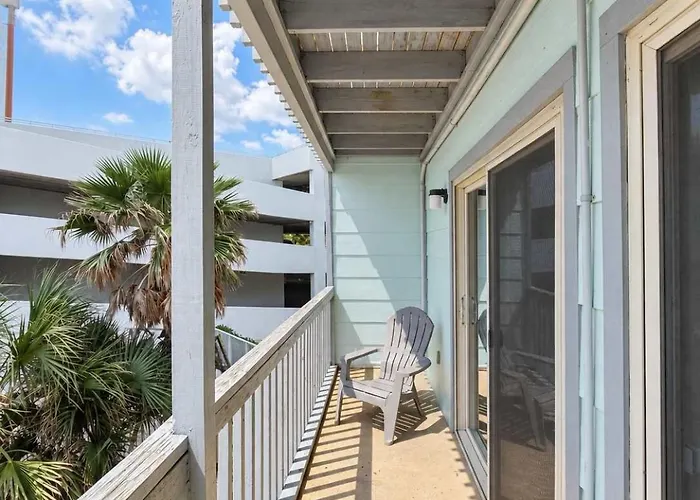 Ocean Reef 402 Steps To & Pool Holiday home