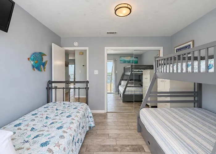 Holiday home Ocean Reef 402 Steps To & Pool *