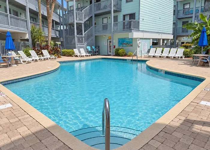 Ocean Reef 402 Steps To & Pool