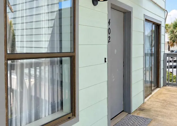 Holiday home Ocean Reef 402 Steps To & Pool Gulf Shores